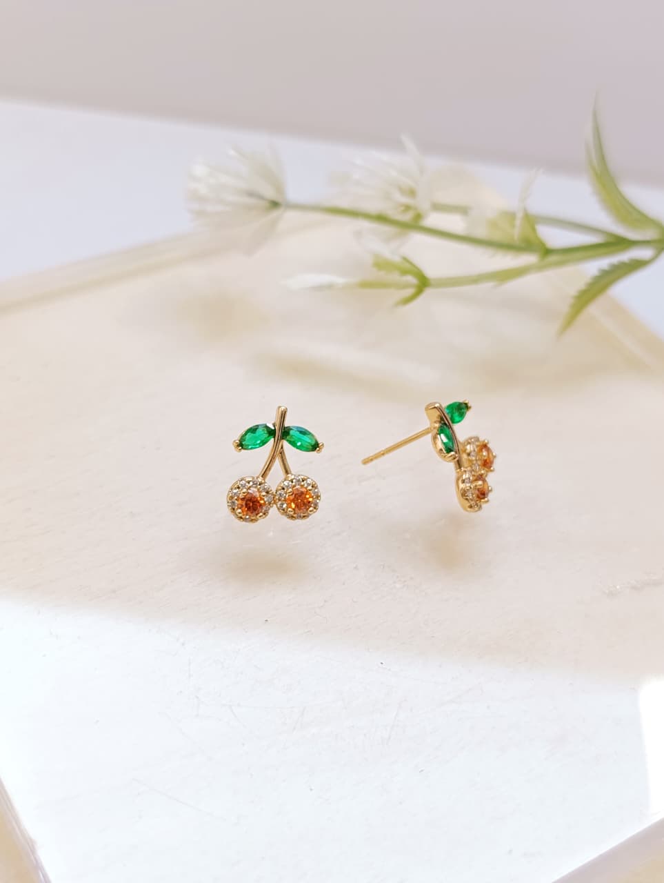 ARETES DE CEREZA CON PIEDRAS