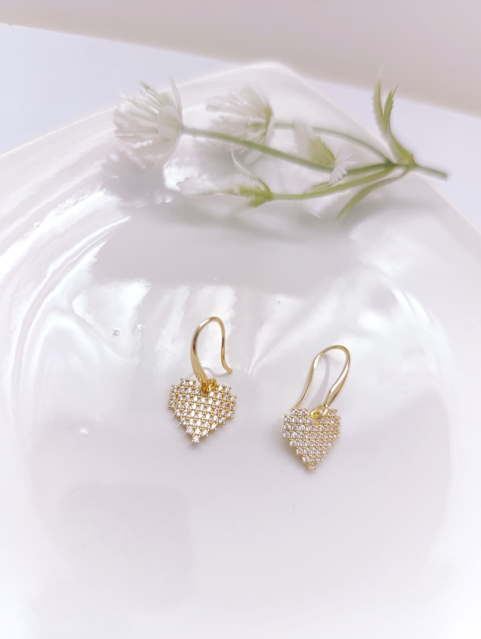 ARETE COLGANTE DE CORAZÓN CON CIRCONITAS
