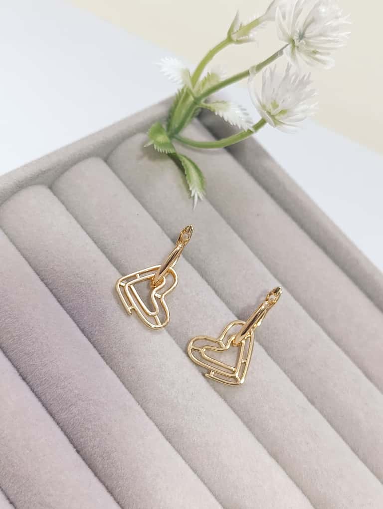 ARETES COLGANTES CORAZÓN LISO