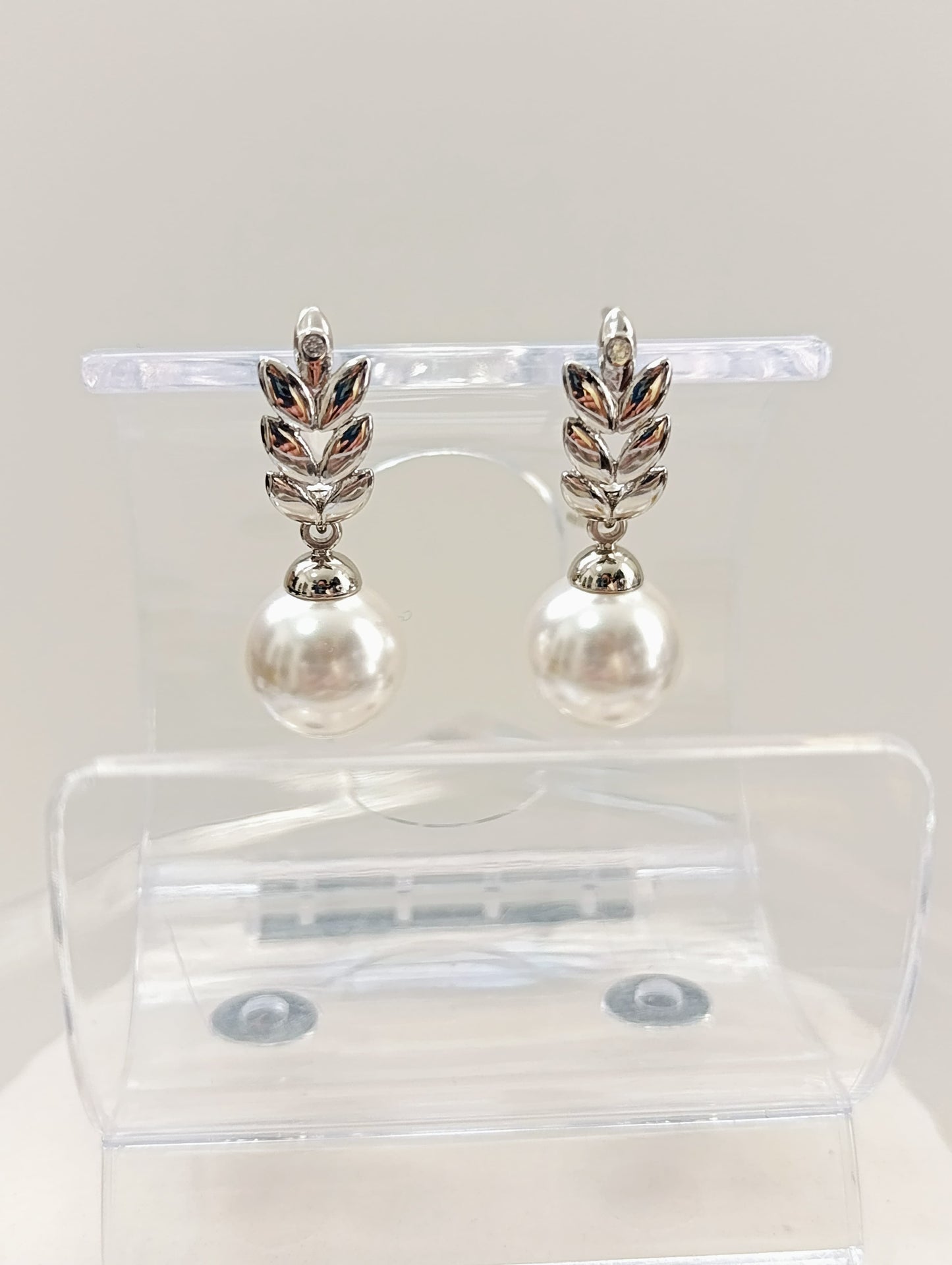 ARGOLLAS HOJAS CON PERLA