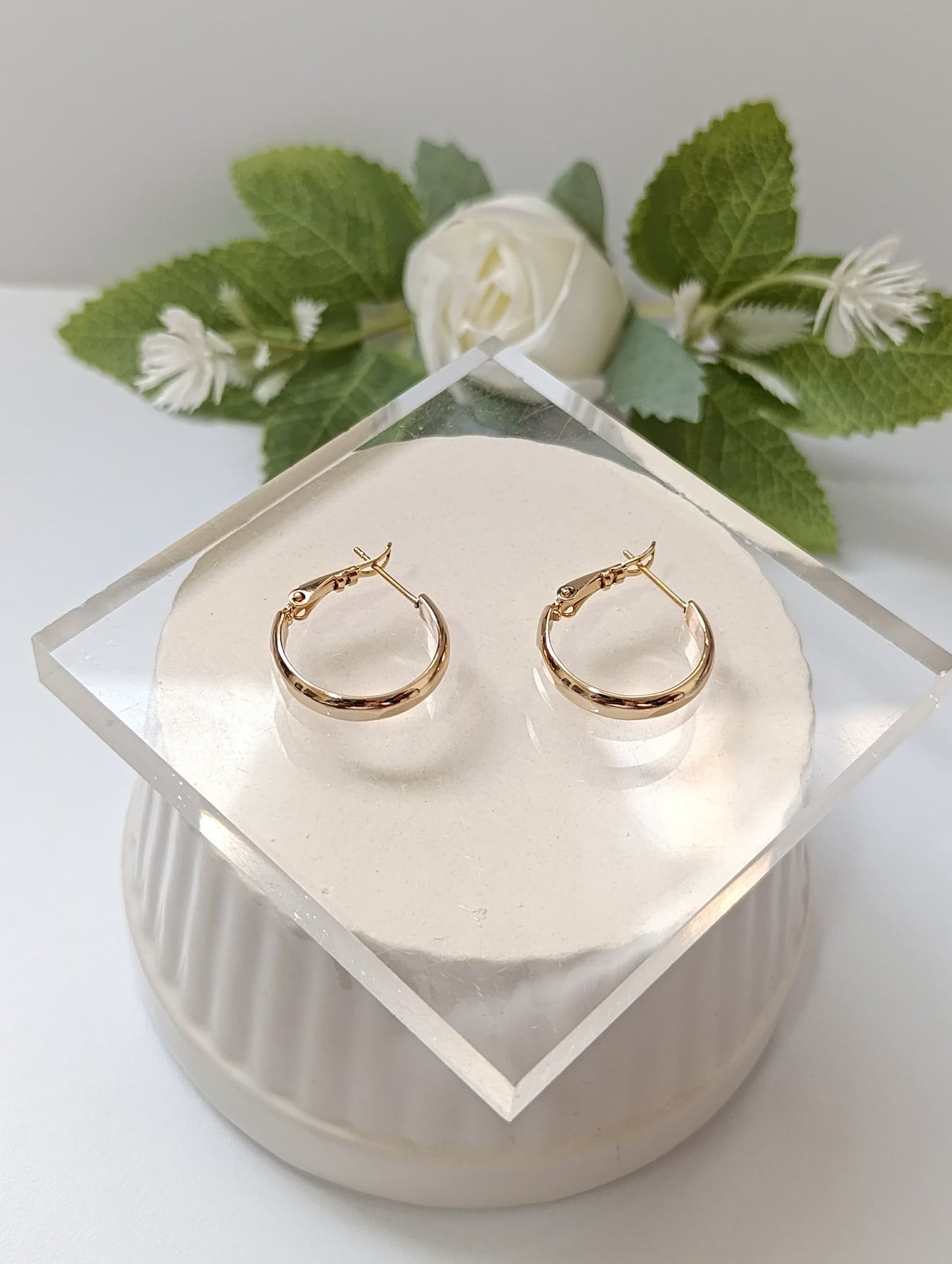 ARGOLLAS DORADAS CON RELIEVE
