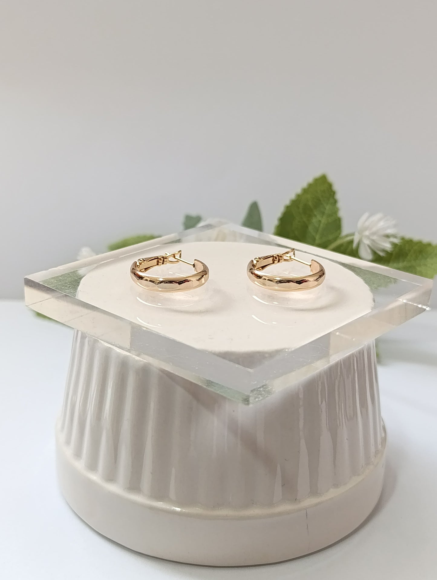 ARGOLLAS DORADAS CON RELIEVE