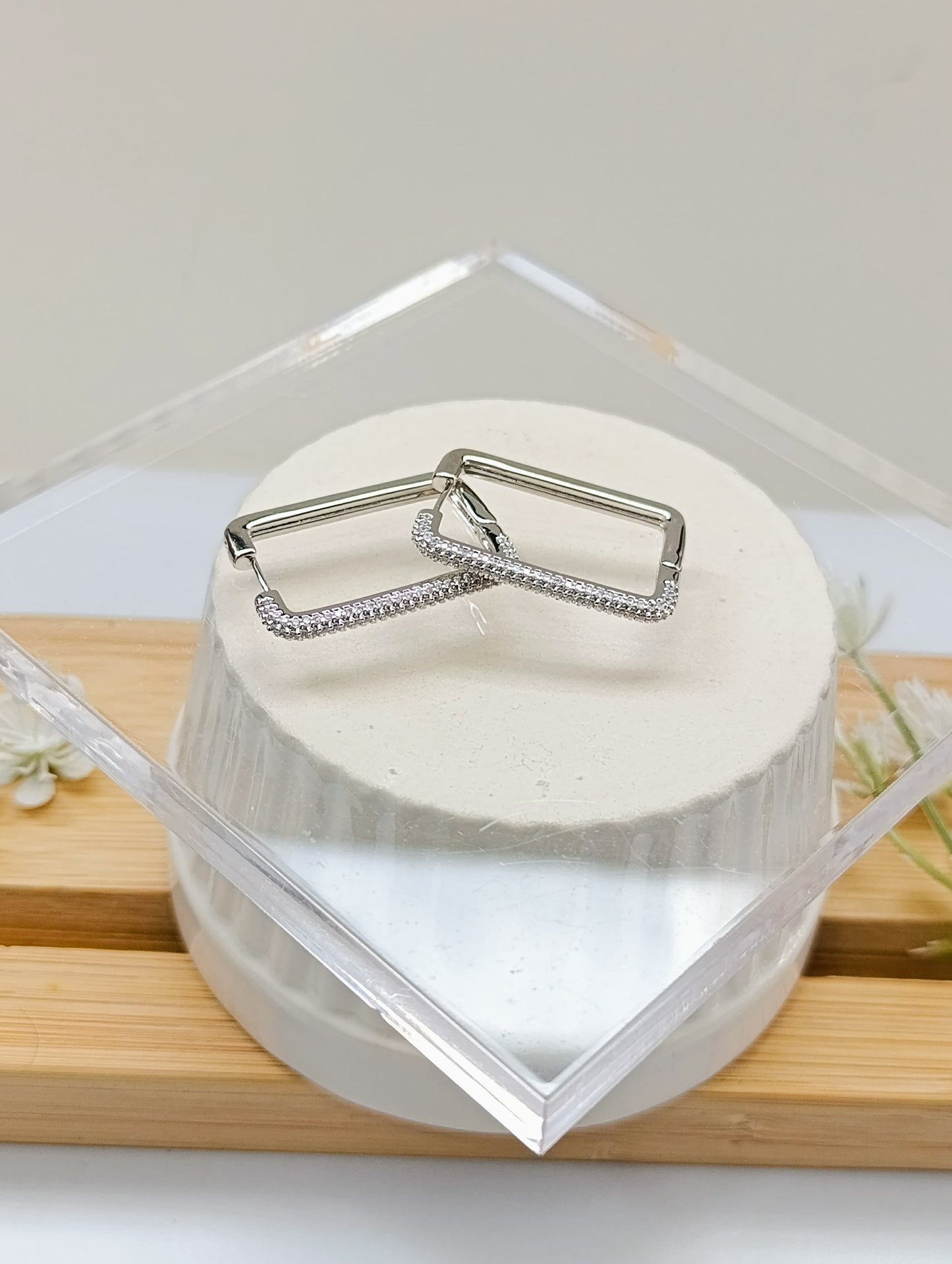 ARGOLLAS RECTANGULARES CON CIRCONIAS
