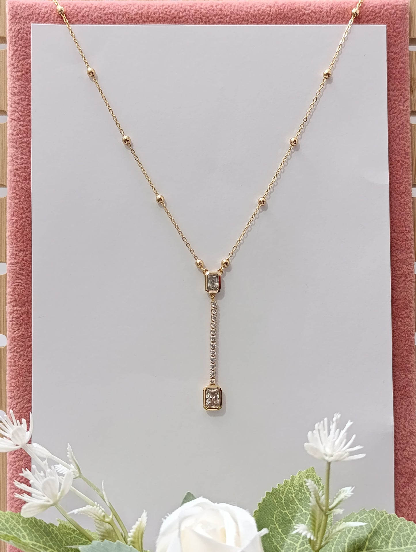 COLLAR BOLITAS Y PIEDRAS COLGANTES