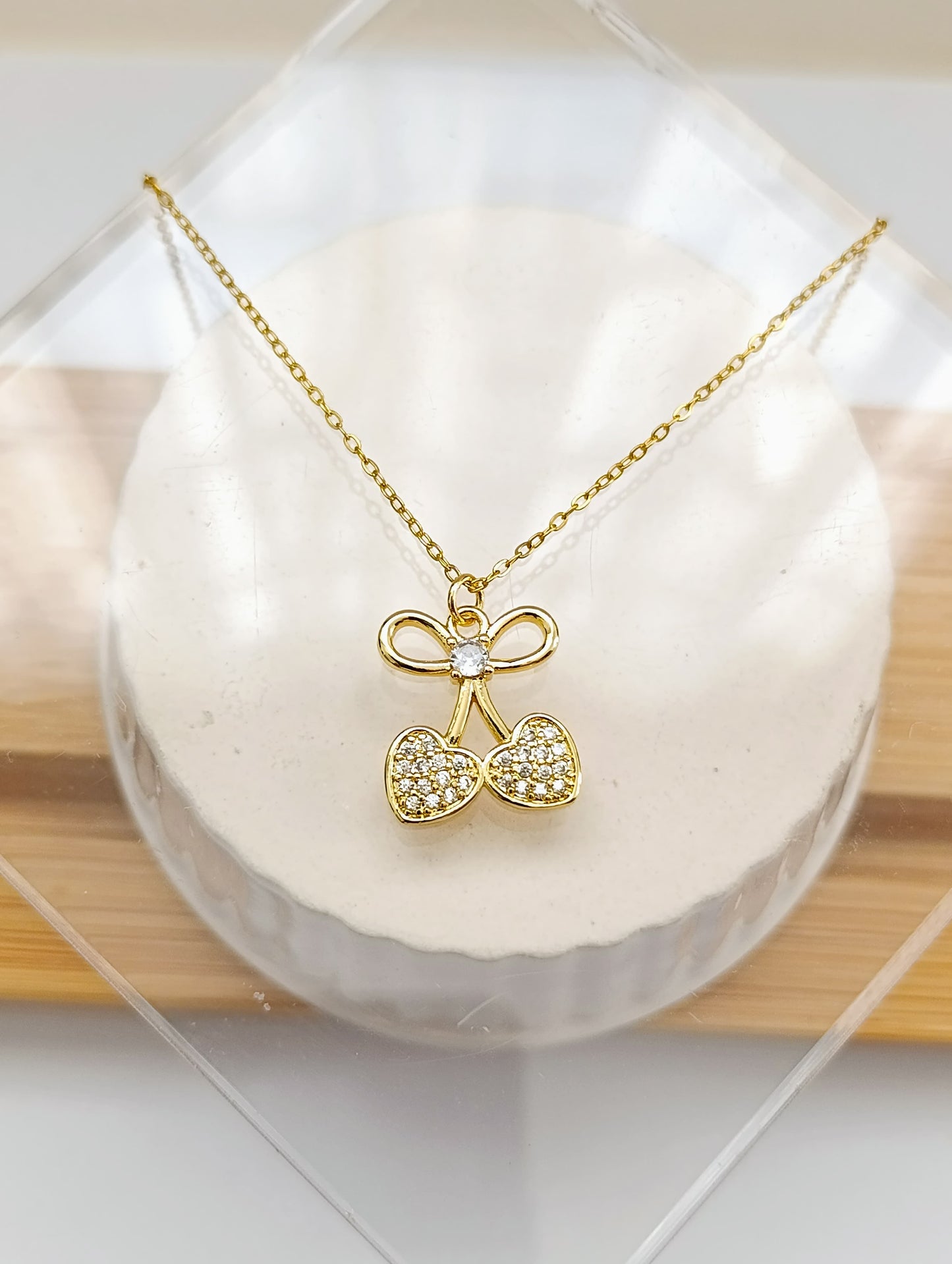 CADENA DIJE CEREZA CON MOÑO