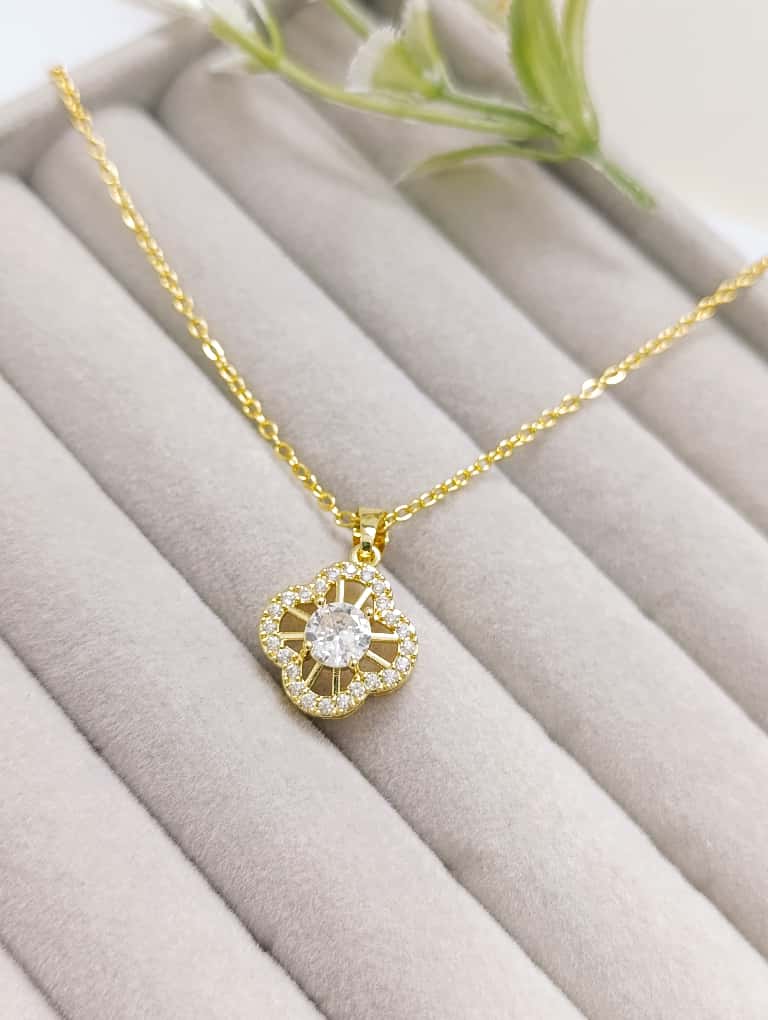 CADENA TRÉBOL CON CIRCONIAS PIEDRA TRANSPARENTE