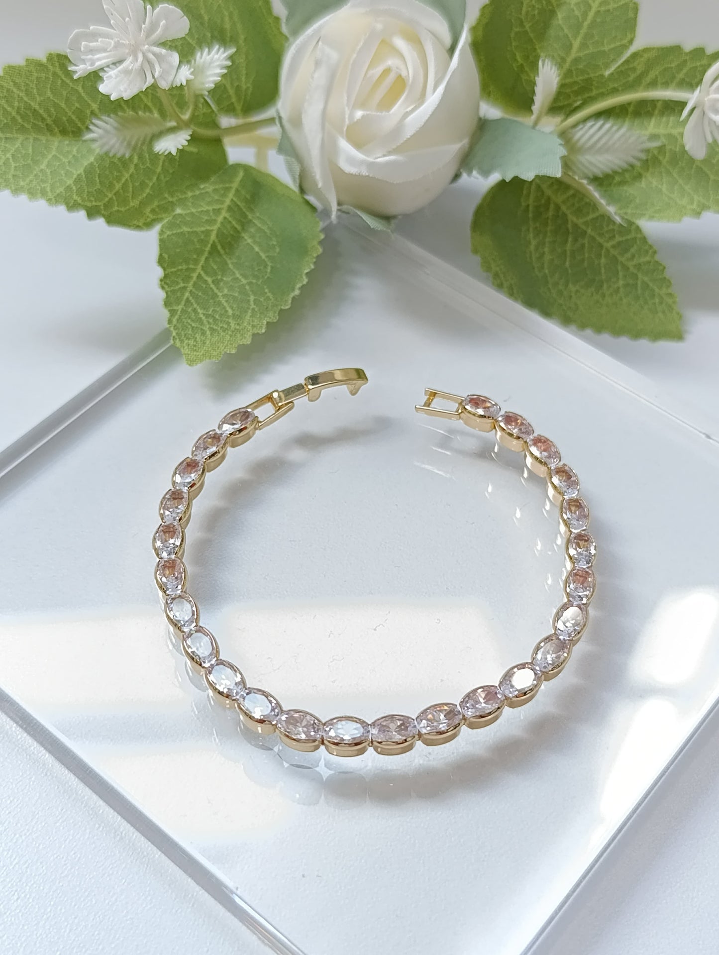 PULSERA DE BROCHE DORADA PIEDRAS OVALADAS