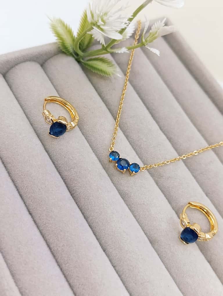 SET DE ARETES Y CADENA PIEDRA AZUL