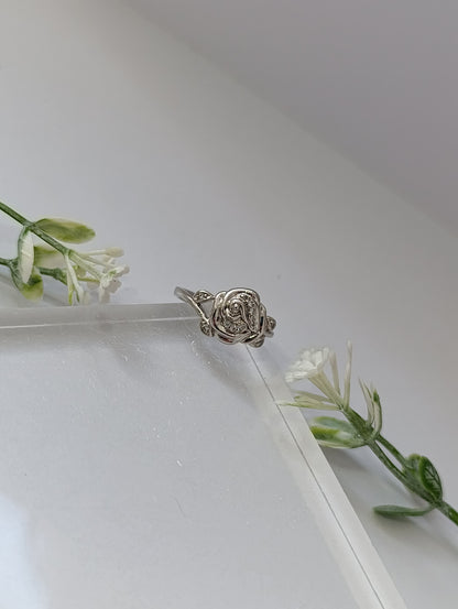 ANILLO DE ROSA CON PIEDRAS INCRUSTADAS T6 Y T7