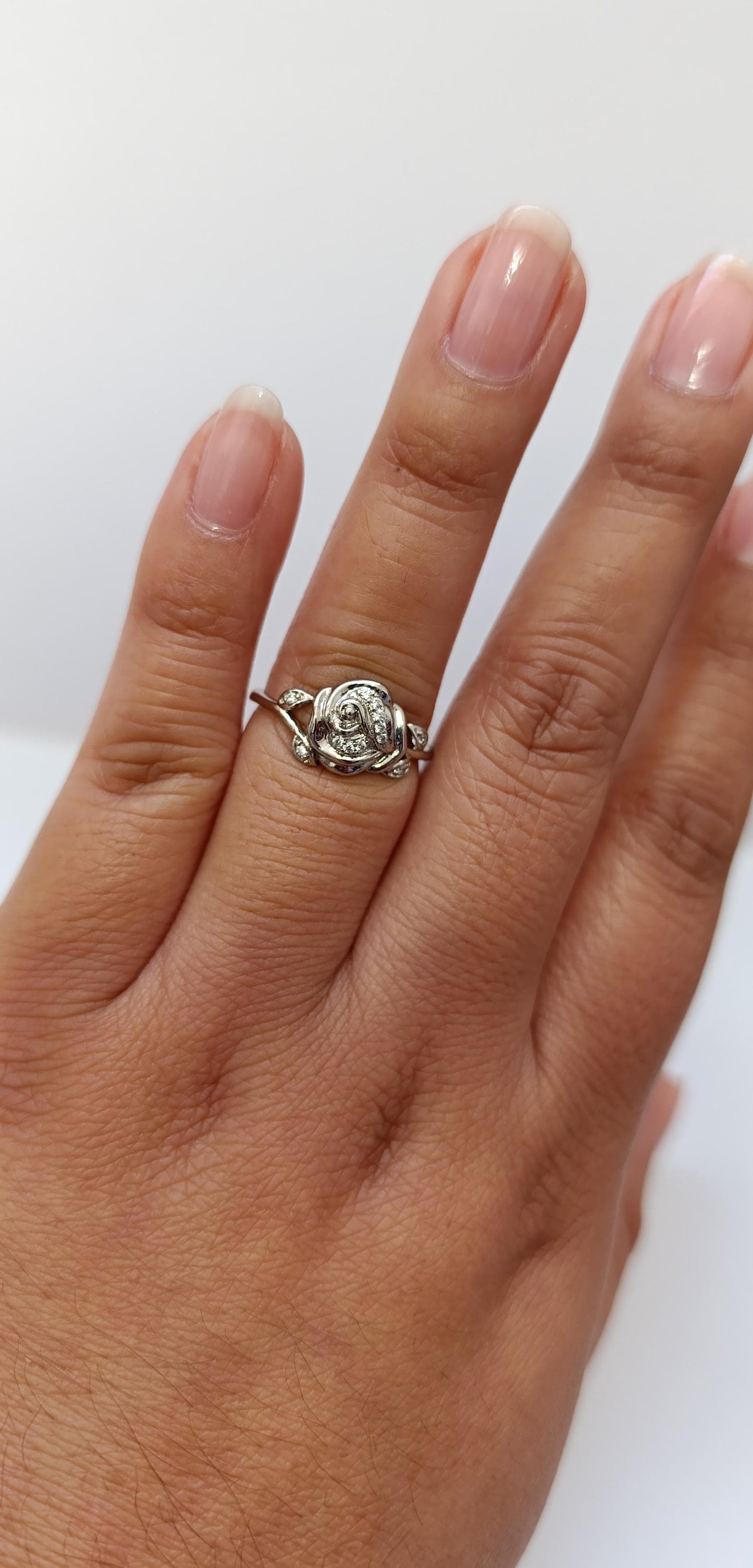 ANILLO DE ROSA CON PIEDRAS INCRUSTADAS T6 Y T7