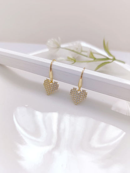 ARETE COLGANTE DE CORAZÓN CON CIRCONITAS