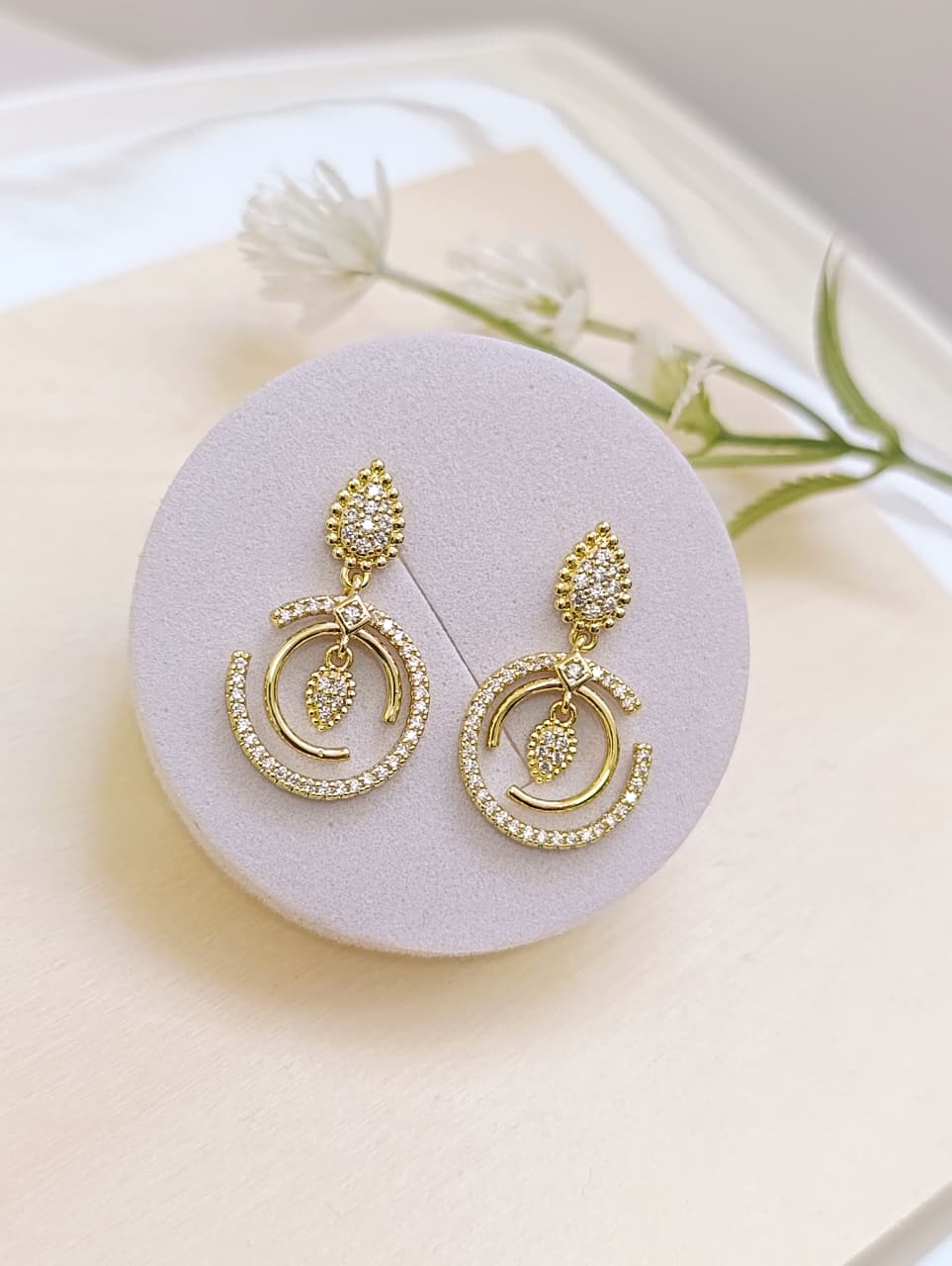 ARETES COLGANTES CON CIRCONIAS