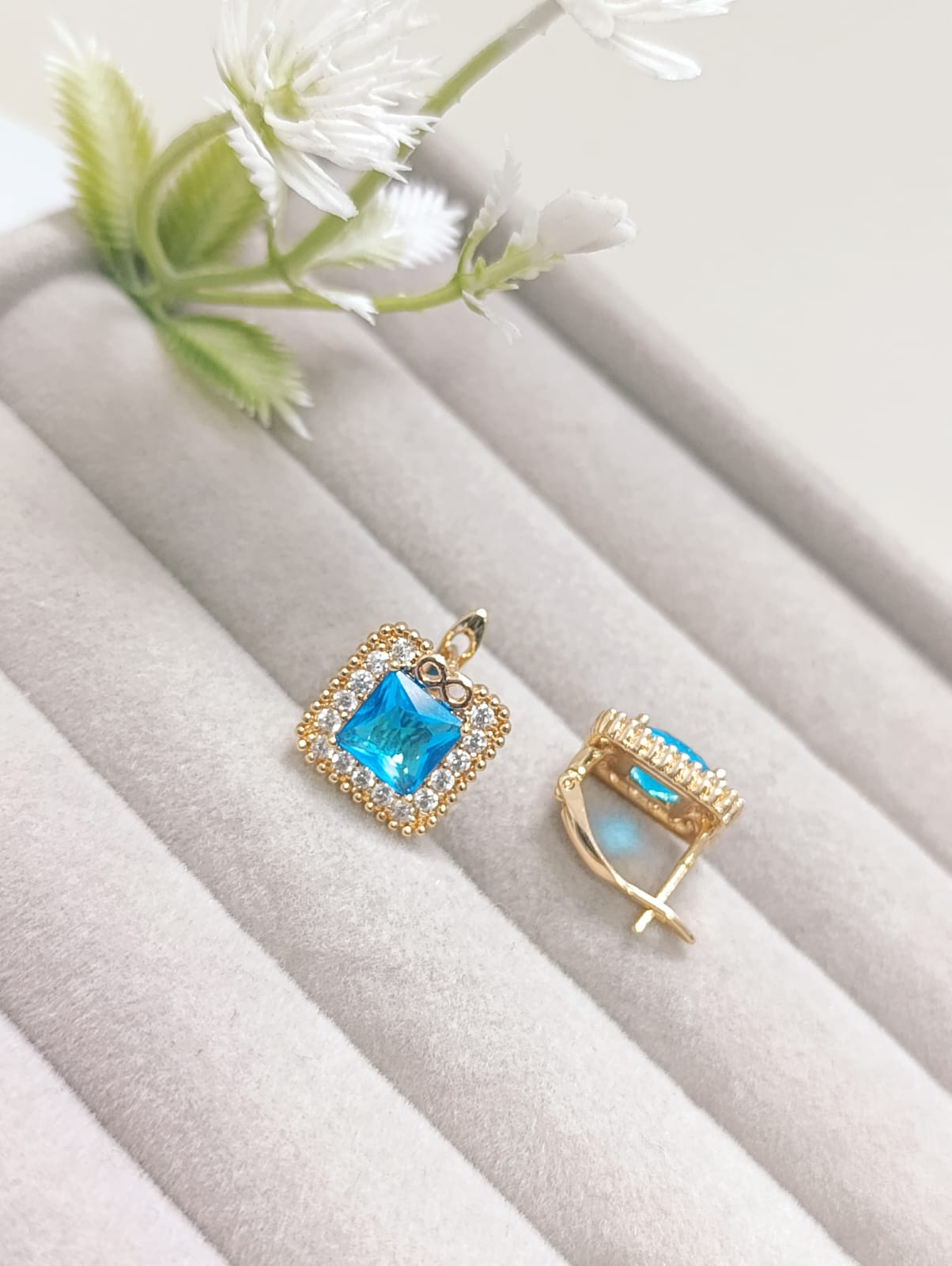 ARETES CUADROS TURQUESA