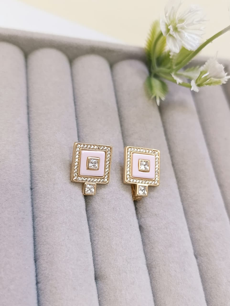 ARETES CUADRADOS ROSA BABY