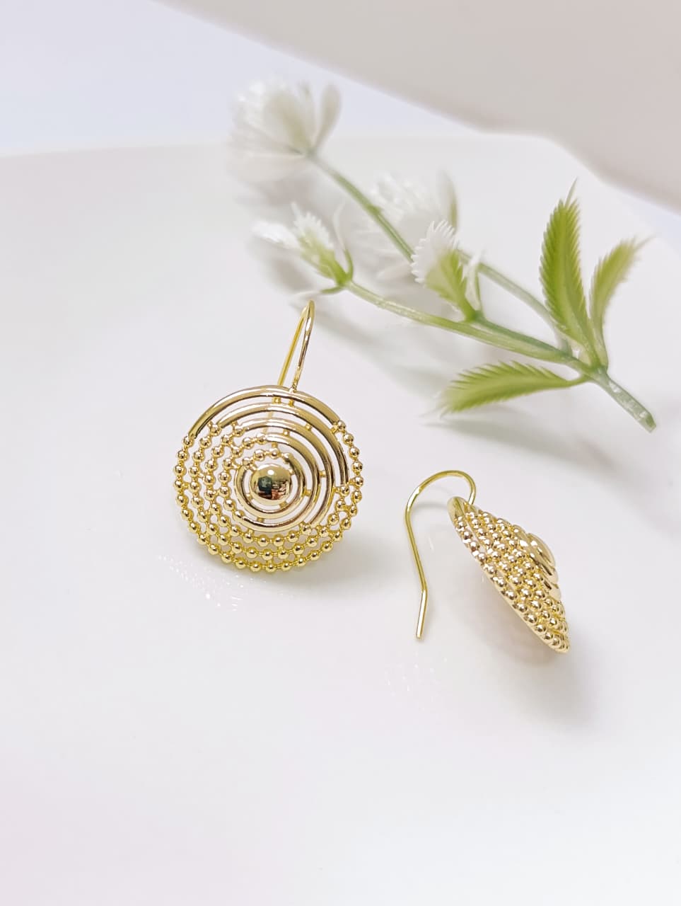ARETES REMOLINO DORADOS