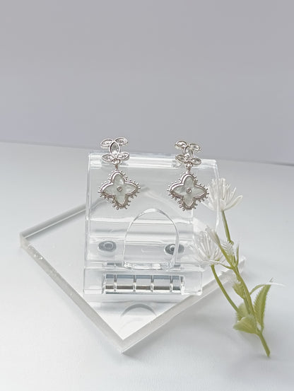 ARETES TRÉBOL BLANCO TORNASOL