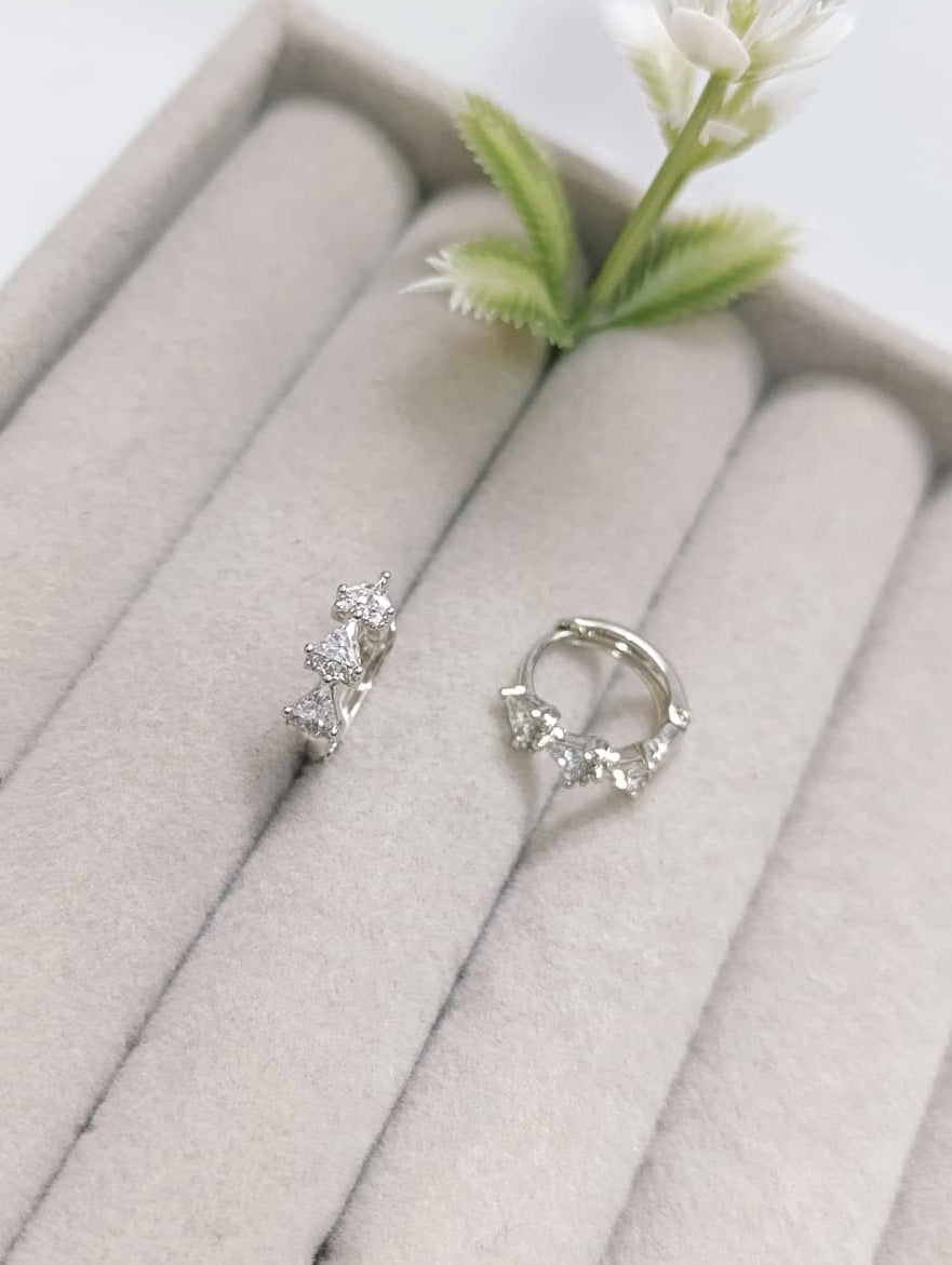 ARGOLLAS TRIÁNGULOS BRILLANTES