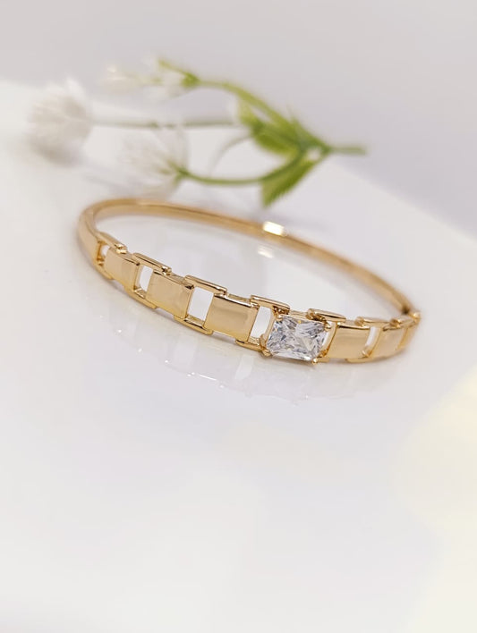 ARO DE BROCHE PIEDRA CUADRADA