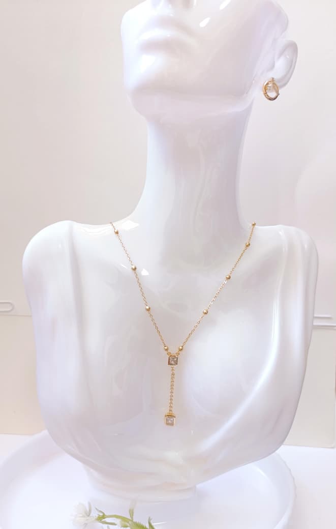 COLLAR BOLITAS Y PIEDRAS COLGANTES