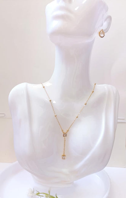 COLLAR BOLITAS Y PIEDRAS COLGANTES