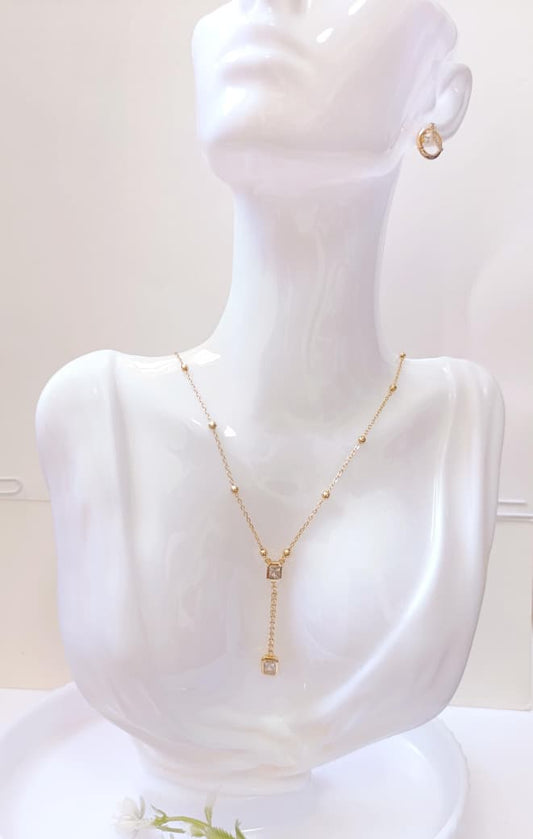 COLLAR BOLITAS Y PIEDRAS COLGANTES
