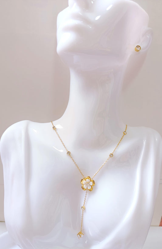 SET DE ARETES Y CADENA FLOR COLGANTE