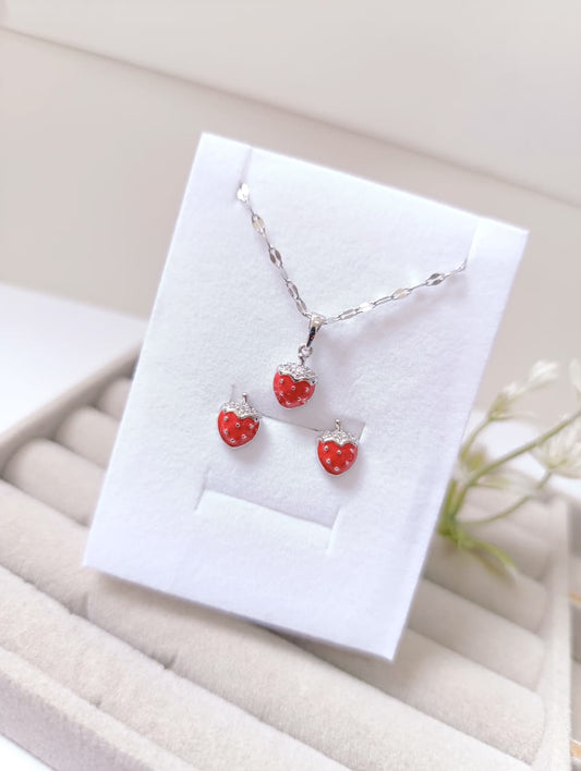 SET DE ARETES Y CADENA FRESITA