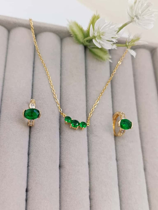 SET DE ARETES Y CADENA PIEDRAS VERDES